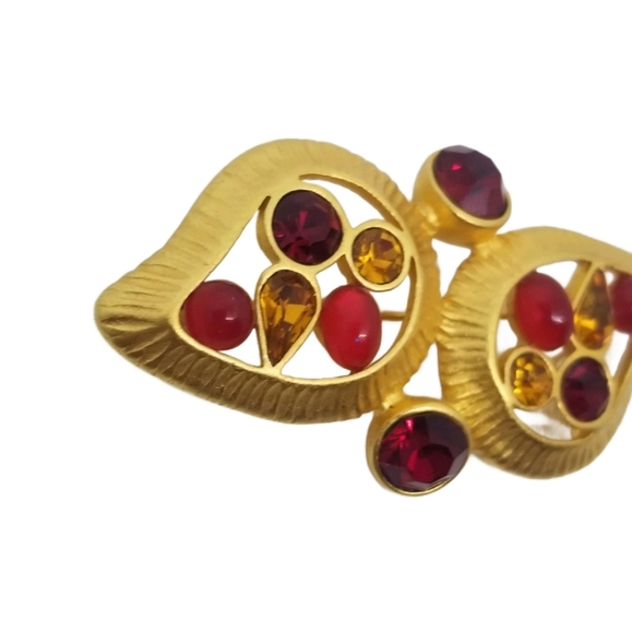 GIVENCHY RARE 1970s SATIN GOLDTONE & RHINESTONE DOUBLE PAISLEY DESIGN BROOCH - Picture 3 of 5